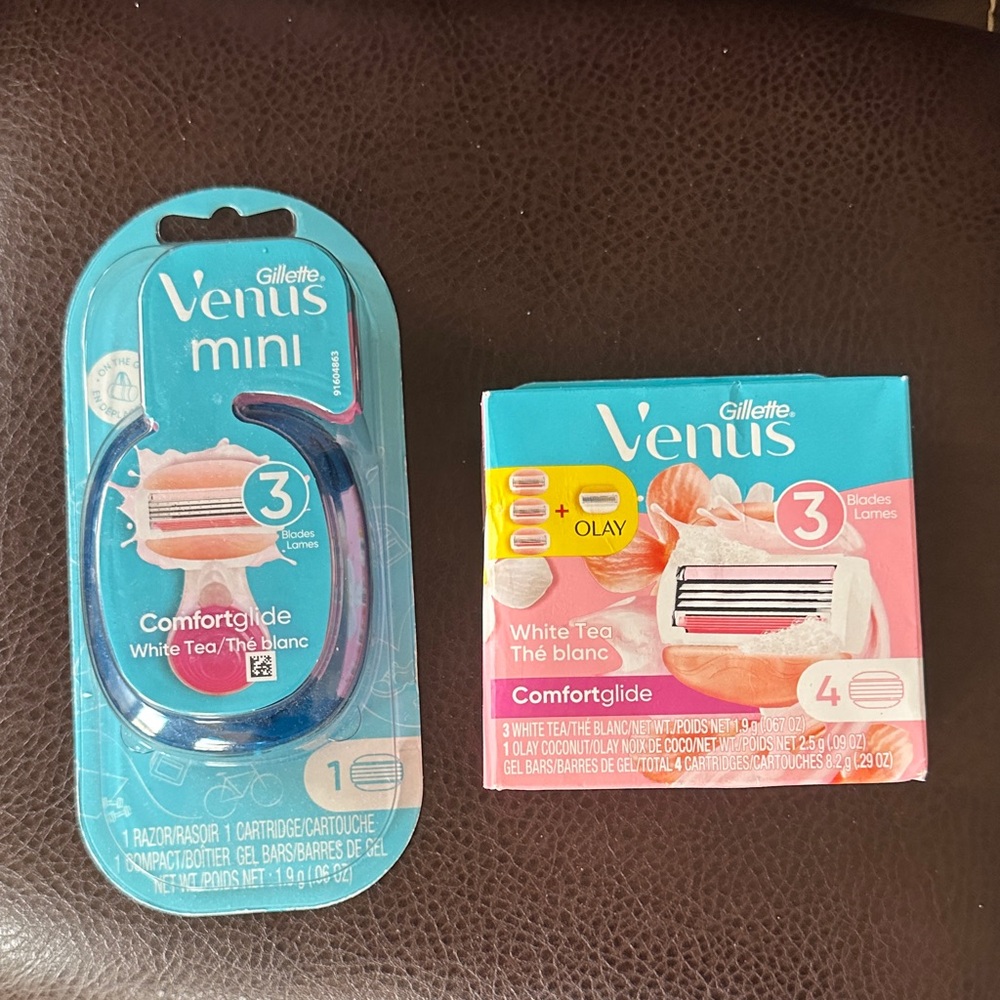 NIB VENUS Mini Comfortglide Razor with White Tea Scent + NIB 3 razor refills